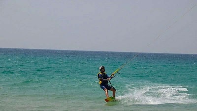 curso kitesurf niños tarifa